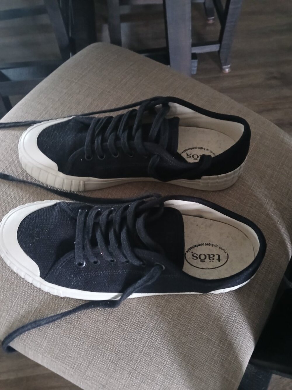 Taos womens black and ivory sneakers